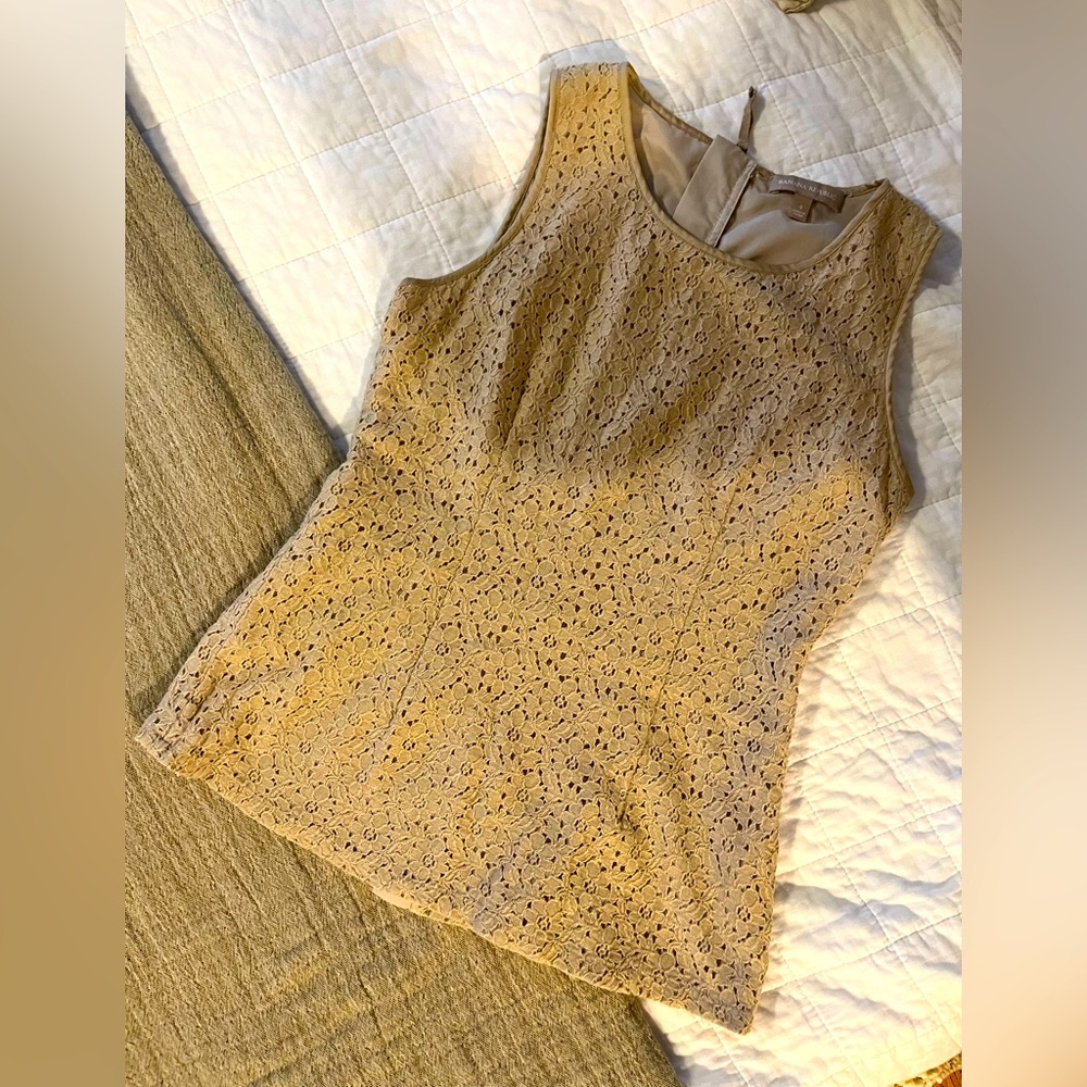 Beautiful tailored lace Banana Republic  top size 4